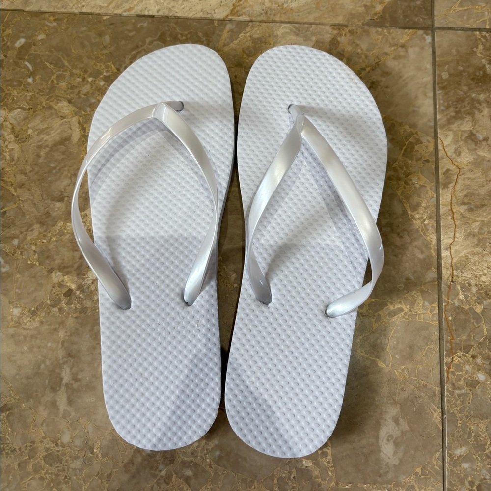 FLIP FLOPS